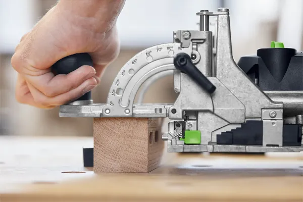 Frézka Festool DOMINO DF 500 – frézování otvorů pro kolíky domino