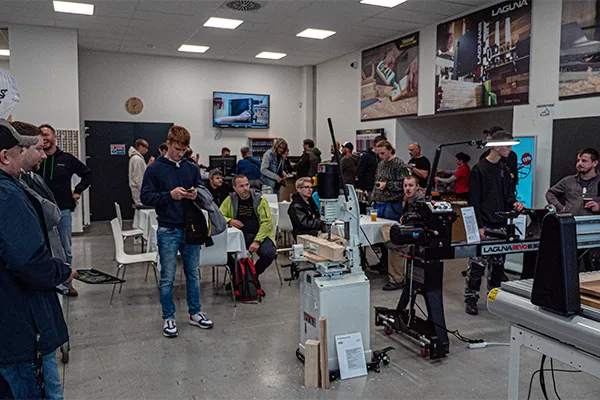 Zaplněný showroom v IGM během Festool Roadshow 2025